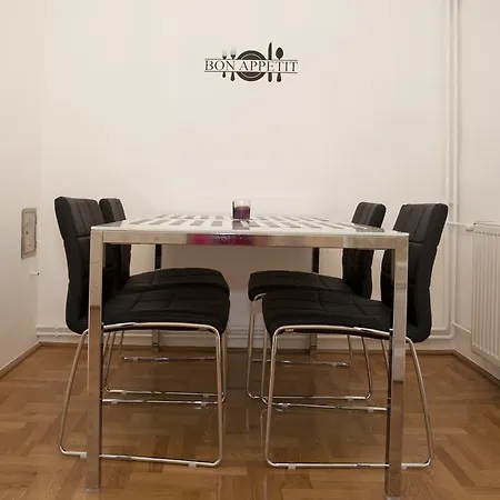 Alice * בודפשט