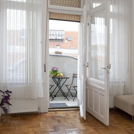 Alice * בודפשט